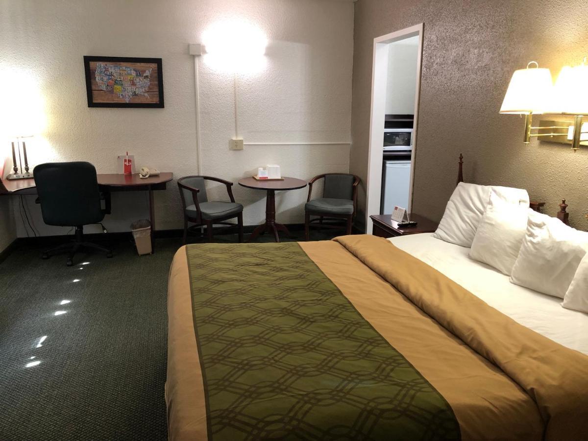 Econo Hotel
